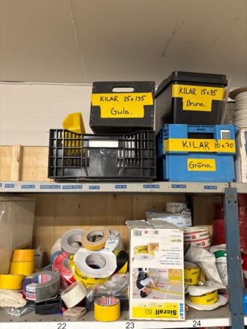 1389121-2 6 sektioner lagerhylla med infästningsmaterial