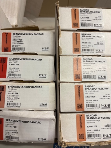 1389121-9 6 sektioner lagerhylla med infästningsmaterial