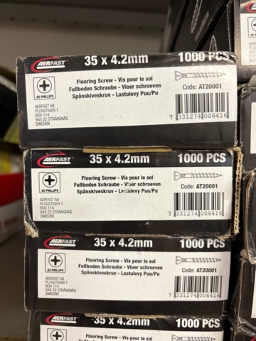 1389121-10 6 sektioner lagerhylla med infästningsmaterial