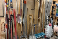 1389123 Blandade trädgårdsredskap, körramper, snökedjor