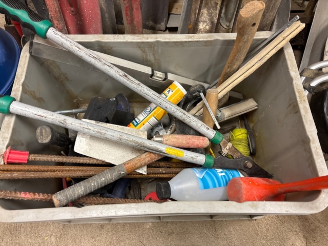 1389123-5 Blandade trädgårdsredskap, körramper, snökedjor