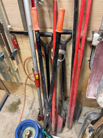 1389123-6 Blandade trädgårdsredskap, körramper, snökedjor