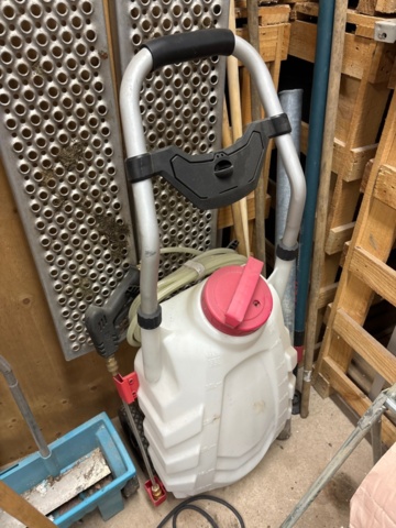 1389123-8 Blandade trädgårdsredskap, körramper, snökedjor