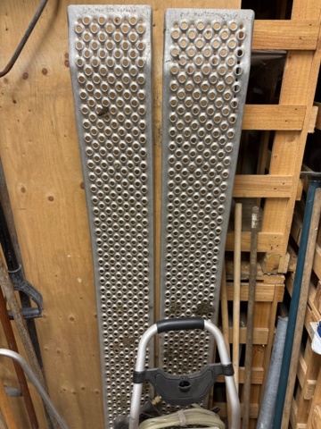 1389123-9 Blandade trädgårdsredskap, körramper, snökedjor