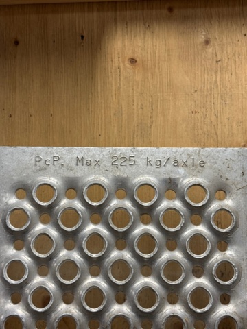 1389123-10 Blandade trädgårdsredskap, körramper, snökedjor