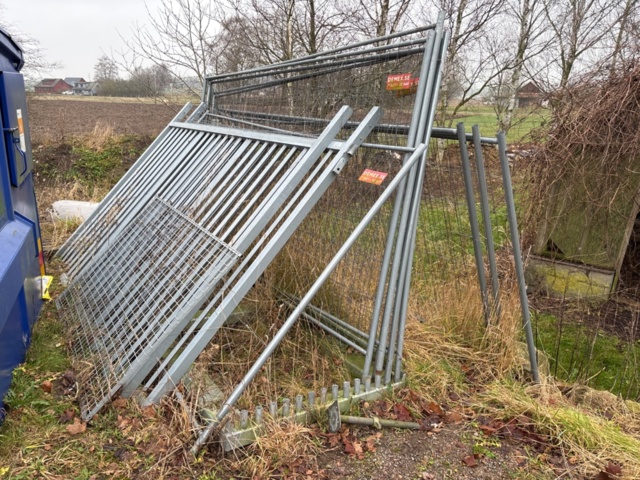 1389129-1 Grindblad 2st, byggstaket 9 sektioner