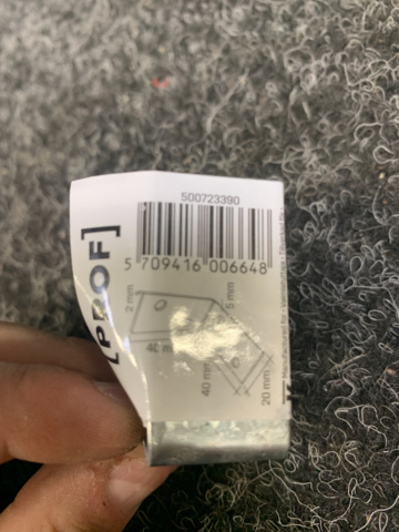 1464022-4 Ca 200 st Vinkelbeslag Prof 40X40X2X20mm