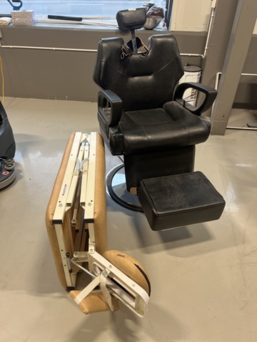 1420408-1 Frisörstol och massagebänk