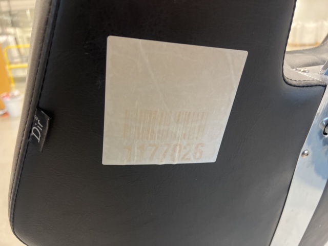 1420408-8 Frisörstol och massagebänk