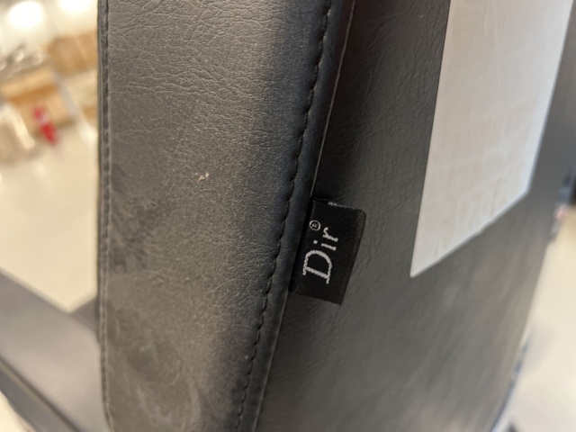 1420408-9 Frisörstol och massagebänk