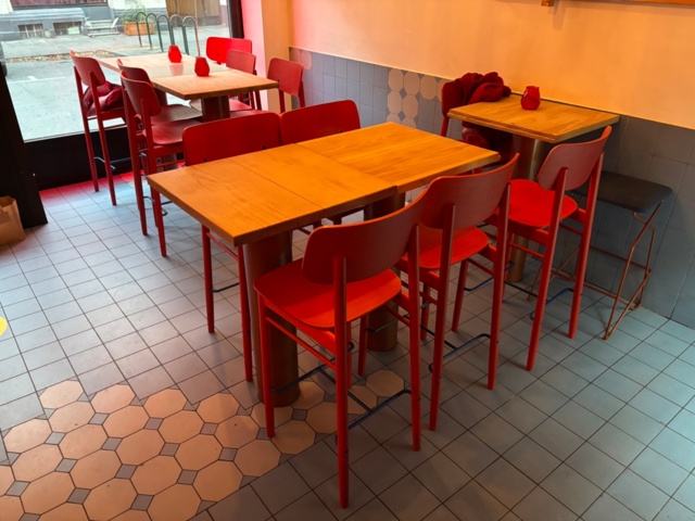 1389131-1 Stolar, pallar, taklampor