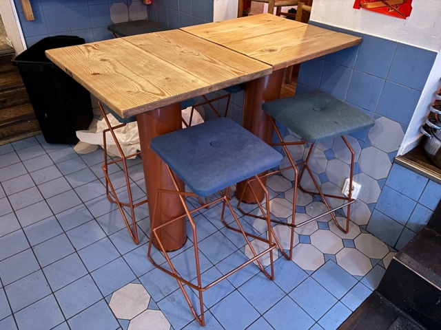 1389131-2 Stolar, pallar, taklampor