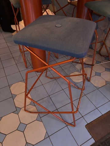 1389131-4 Stolar, pallar, taklampor