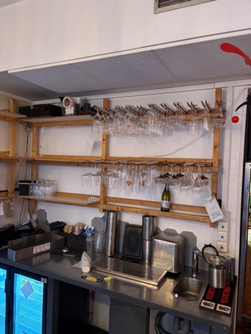 1389133-1 Stereo, högtalare, glas, kvittoskrivare, kaffebryggare, assietter