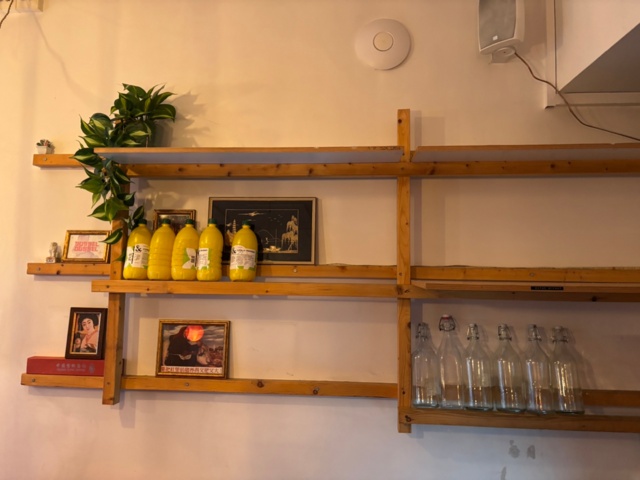 1389133-6 Stereo, högtalare, glas, kvittoskrivare, kaffebryggare, assietter