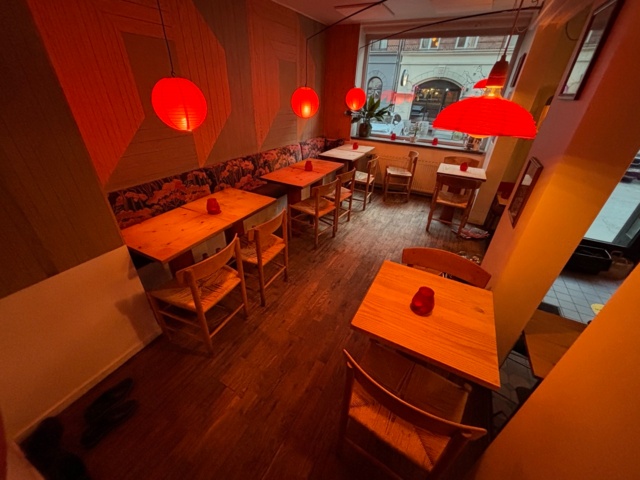 1389134-1 Stolar, taklampor, fönsterdekorationer, grytor