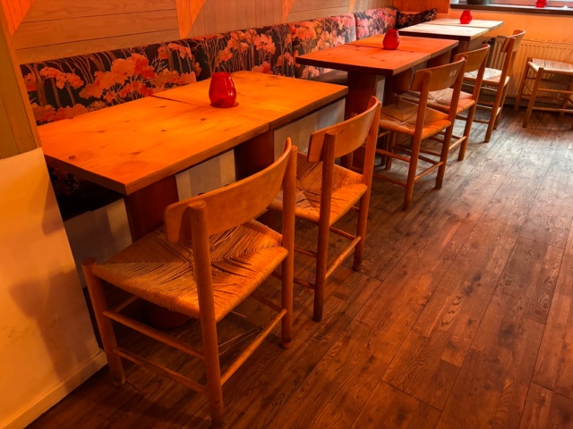 1389134-2 Stolar, taklampor, fönsterdekorationer, grytor