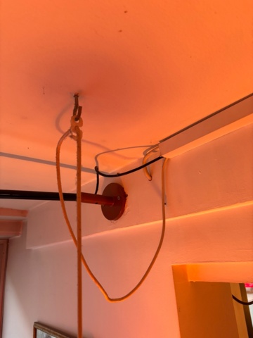 1389134-5 Stolar, taklampor, fönsterdekorationer, grytor