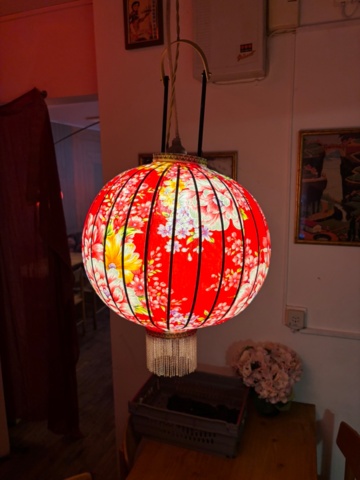 1389134-11 Stolar, taklampor, fönsterdekorationer, grytor