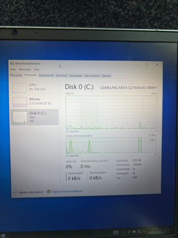 1384597-4 Laptop with charger - HP EliteBook with Intel Core i5, 8 GB RAM