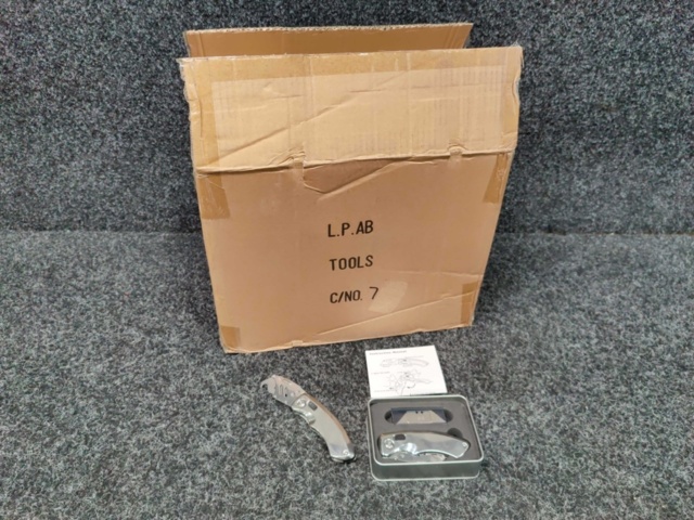 1464786-2 40 pcs Metal Blade Knives