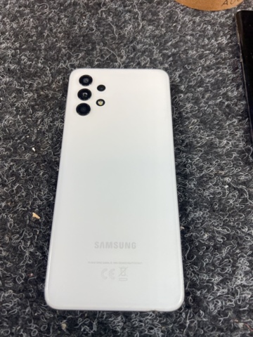 1384607-7 Mobiltelefoner 2 st, utan laddare - Samsung Galaxy A32 5G och Galaxy S10