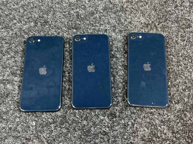 1431632-1 Mobiltelefoner 3 st utan laddare - Apple iPhone SE, 64 GB