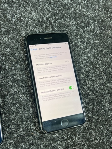 1431632-4 Mobiltelefoner 3 st utan laddare - Apple iPhone SE, 64 GB