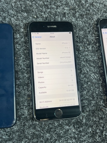 1431632-6 Mobiltelefoner 3 st utan laddare - Apple iPhone SE, 64 GB