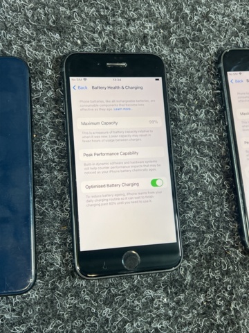 1431632-7 Mobiltelefoner 3 st utan laddare - Apple iPhone SE, 64 GB