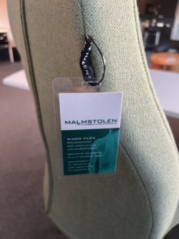 1384610-7 Kontorsarbetsplats - Höj- och sänkbart skrivbord, kontorsstol och förvaring