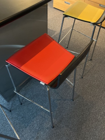 1384613-4 Barbord med 6 barstolar - Danerka