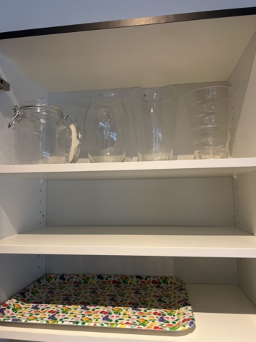 1384614-4 Köksutrustning - Porslin, glas, bestick och elapparater