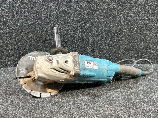 1457352-1 Angle grinder - Makita GA7020S