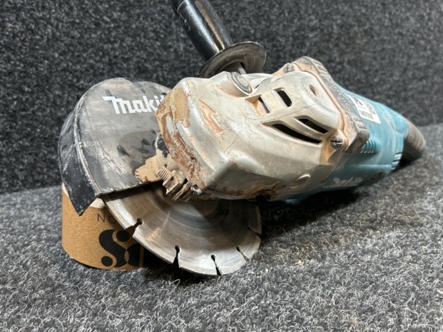 1457352-2 Angle grinder - Makita GA7020S