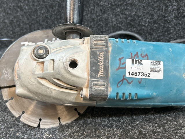 1457352-3 Angle grinder - Makita GA7020S