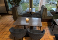 1372774 Soffgrupp med bord och stolar