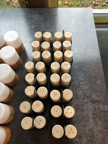 1372775-2 Bordslampor med laddfunktion samt salt- och pepparkar