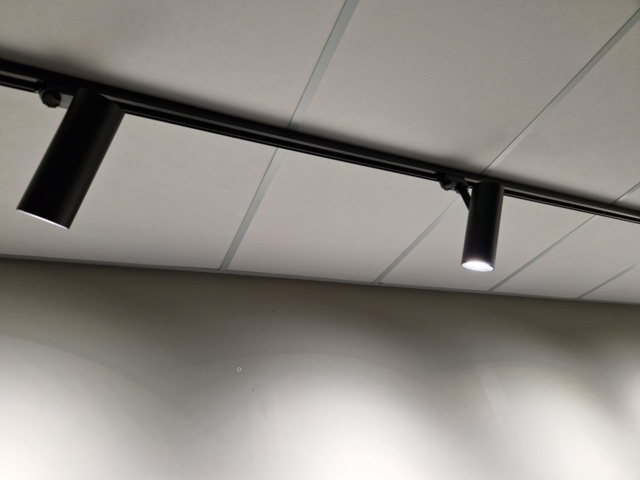 1465090-3 New/unused spotlights 20 pcs with rails