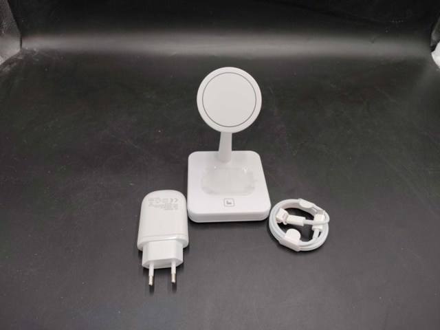 1465099-2 Charging station - Samaray, 4-1, magnetic, white