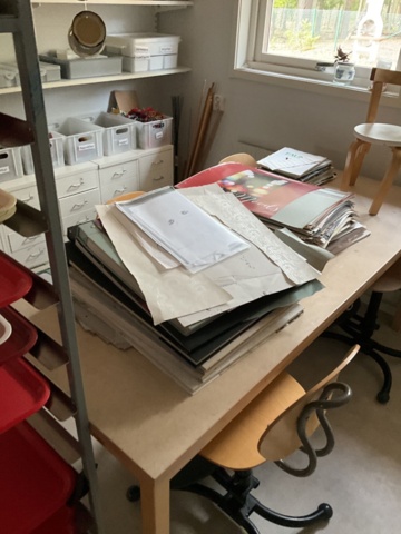 1197358-4 Everything in the room