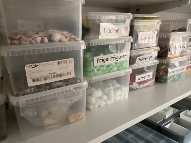 1197358-6 Everything in the room