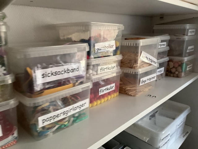 1197358-7 Everything in the room