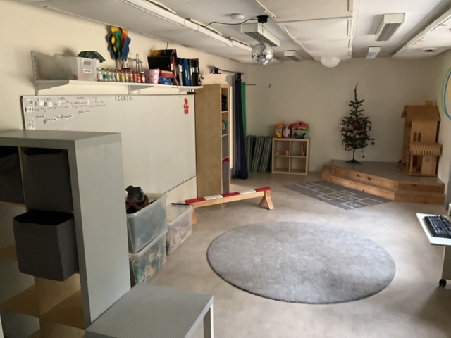 1197359-1 Everything in the room