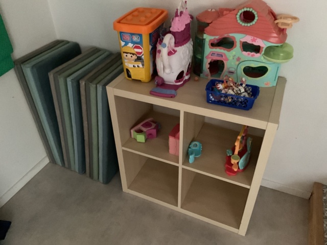 1197359-12 Everything in the room