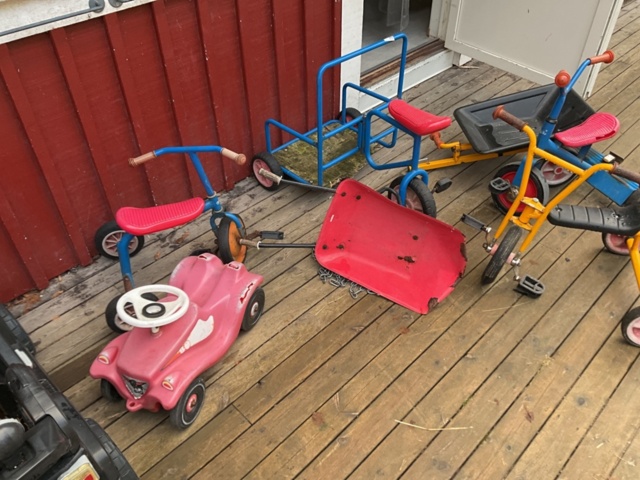 1197360-8 Various outdoor toys