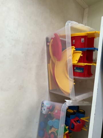 1197361-15 Shelf with children's books, games and crafts