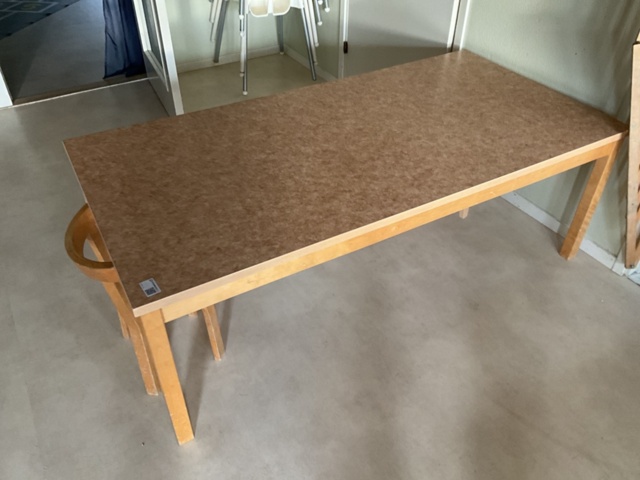 1197362-4 Tables and chairs for children