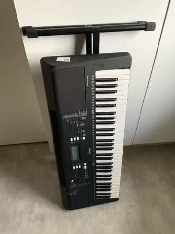1197371-5 Electric piano PSR E373