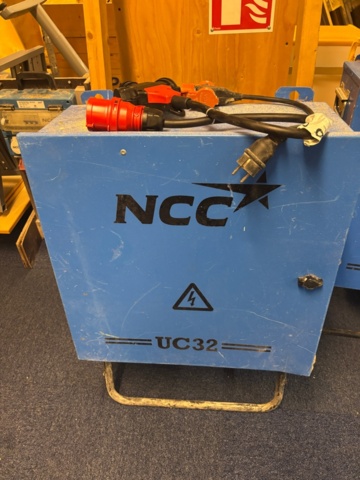 1465295-2 Construction center UC32